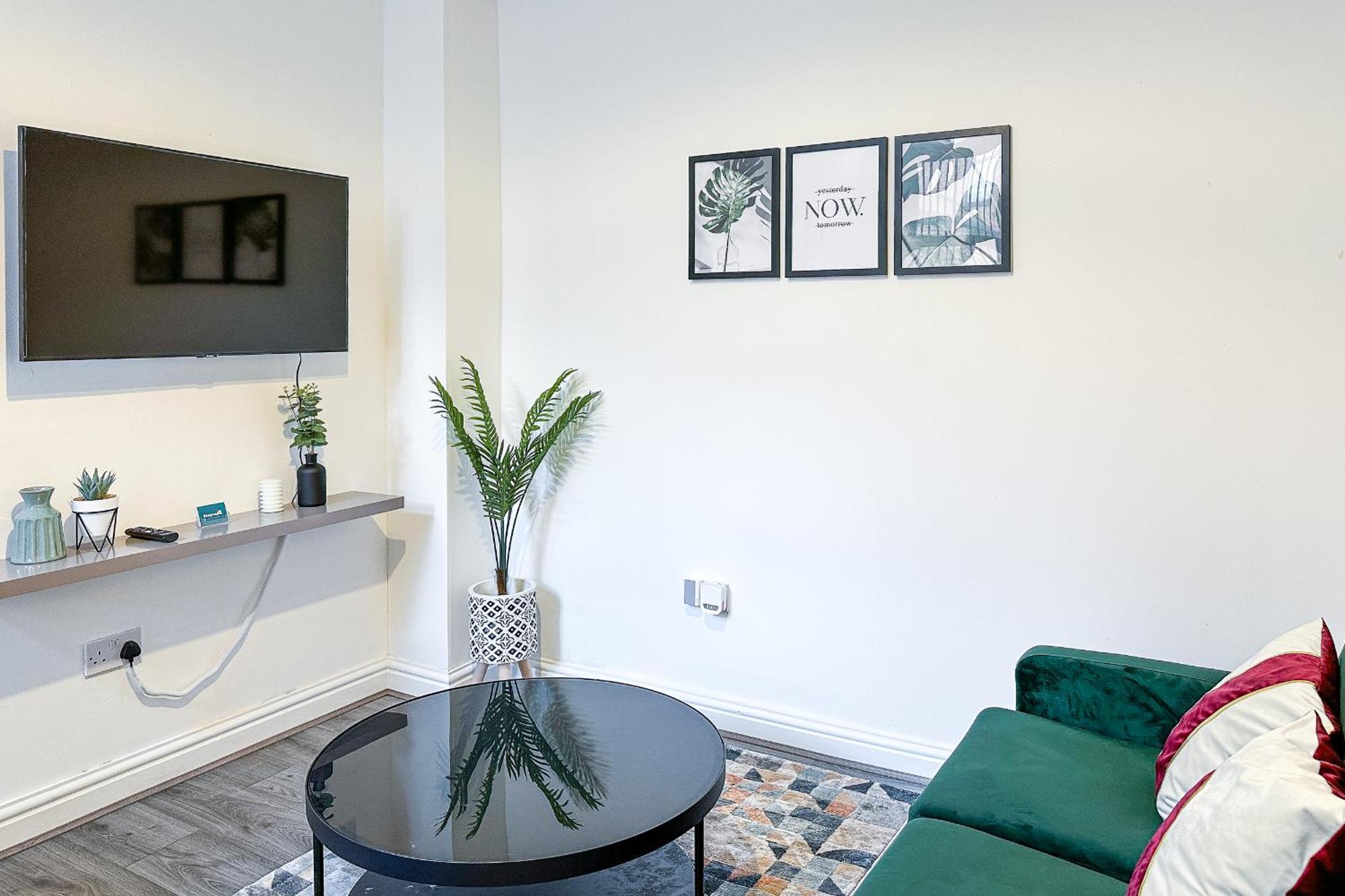 Ashfield Co-living - Private Self-cater Holiday home Manchester