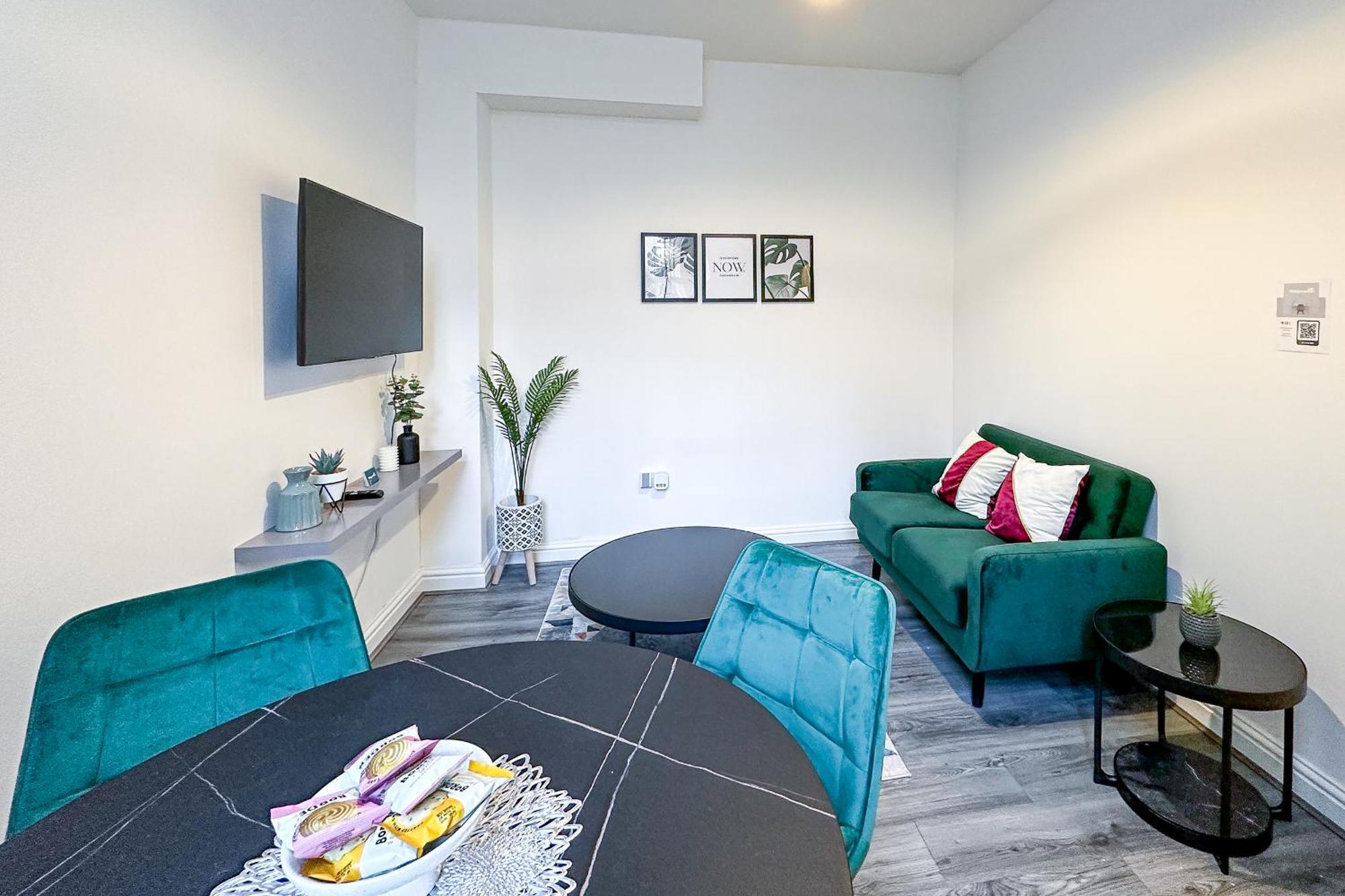 Ashfield Co-living - Private Self-cater Holiday home Manchester